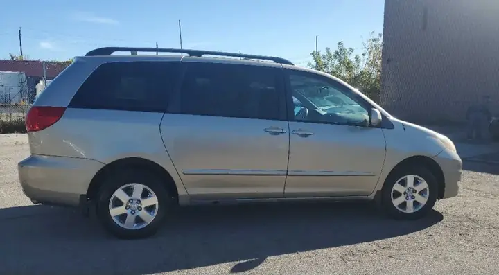 Toyota Sienna 2008 photo 5