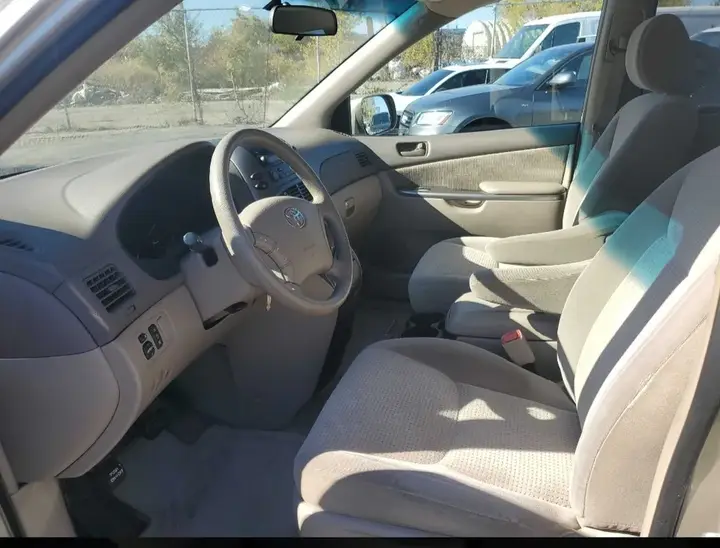Toyota Sienna 2008 photo 4