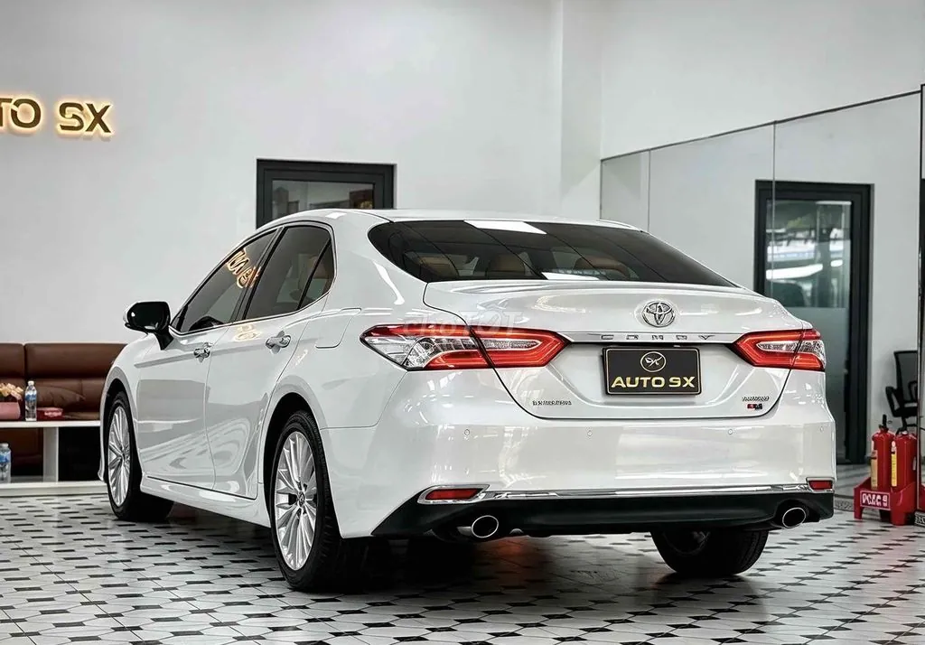 Toyota Camry 2020 photo 2