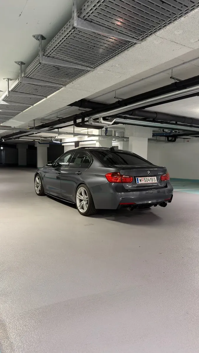 BMW 3 Series 2011 photo 3