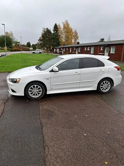 Mitsubishi Lancer 2011 photo 2