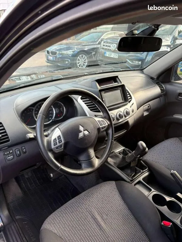 Mitsubishi L200 2014 photo 2