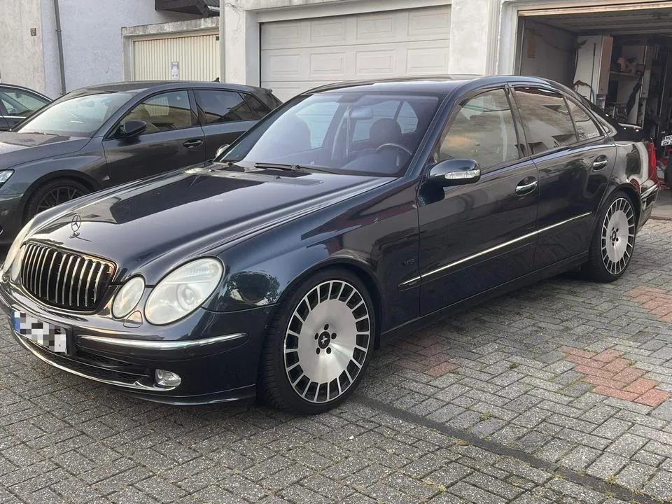 Mercedes-Benz E320