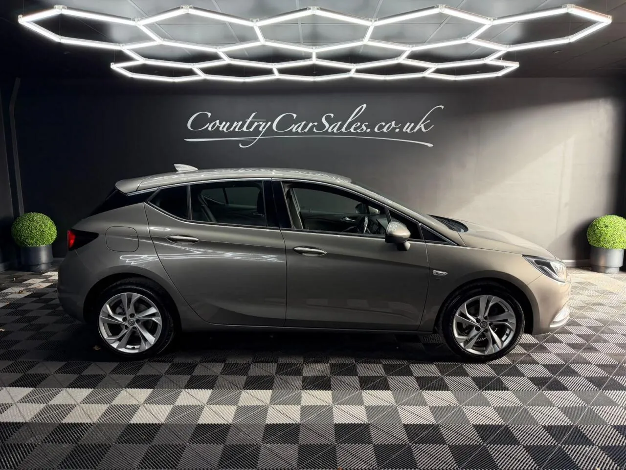 Vauxhall Astra 2016 photo 2