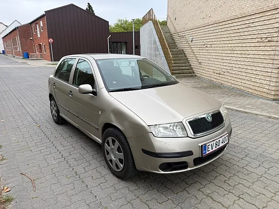 Skoda Fabia 2006 photo 2