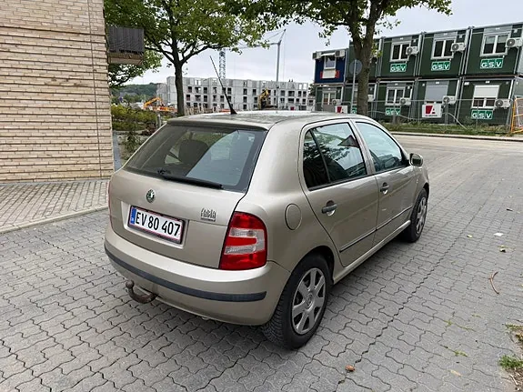 Skoda Fabia 2006 photo 3