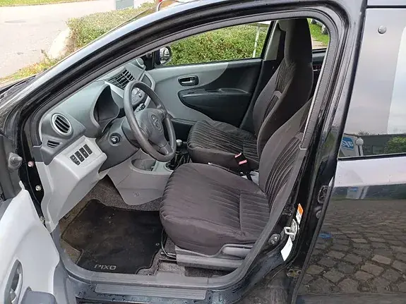 Nissan Pixo 2010 photo 2