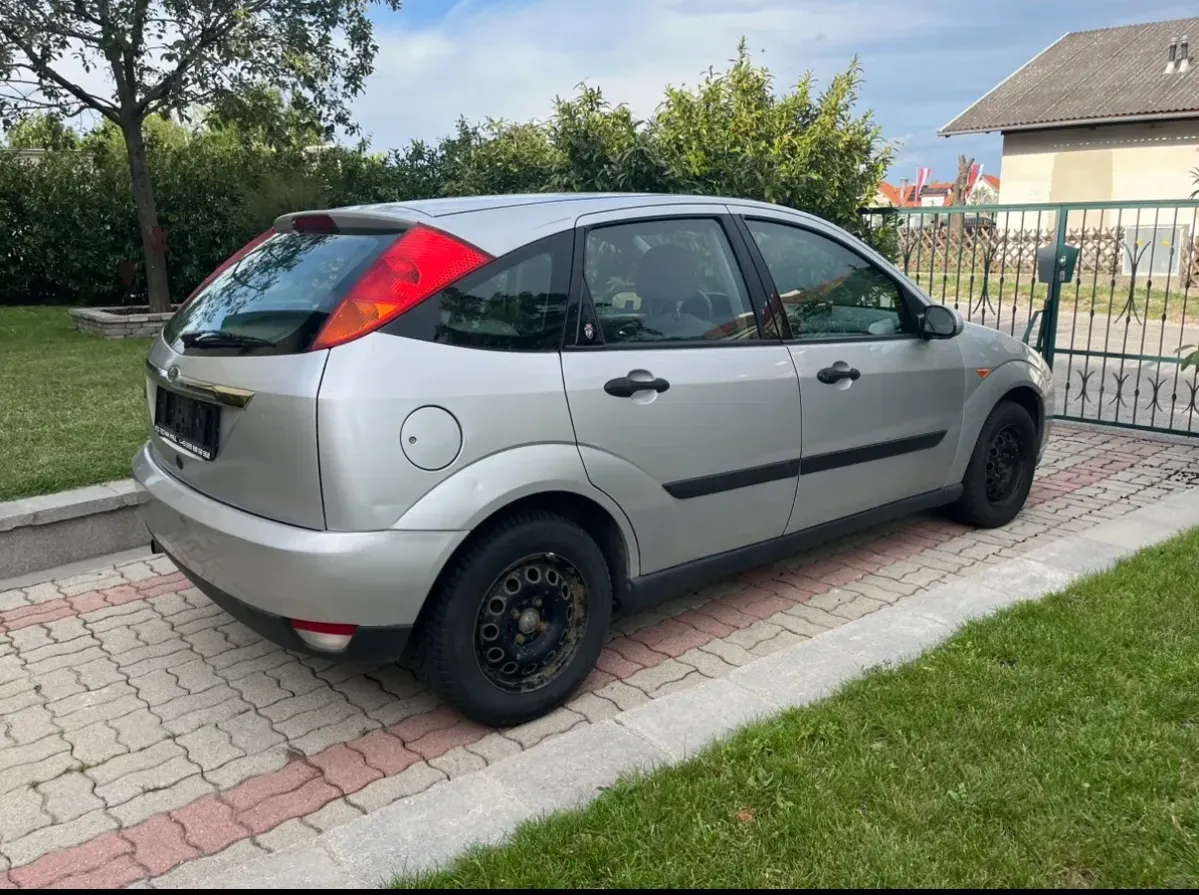 Ford Focus 1999 photo 2
