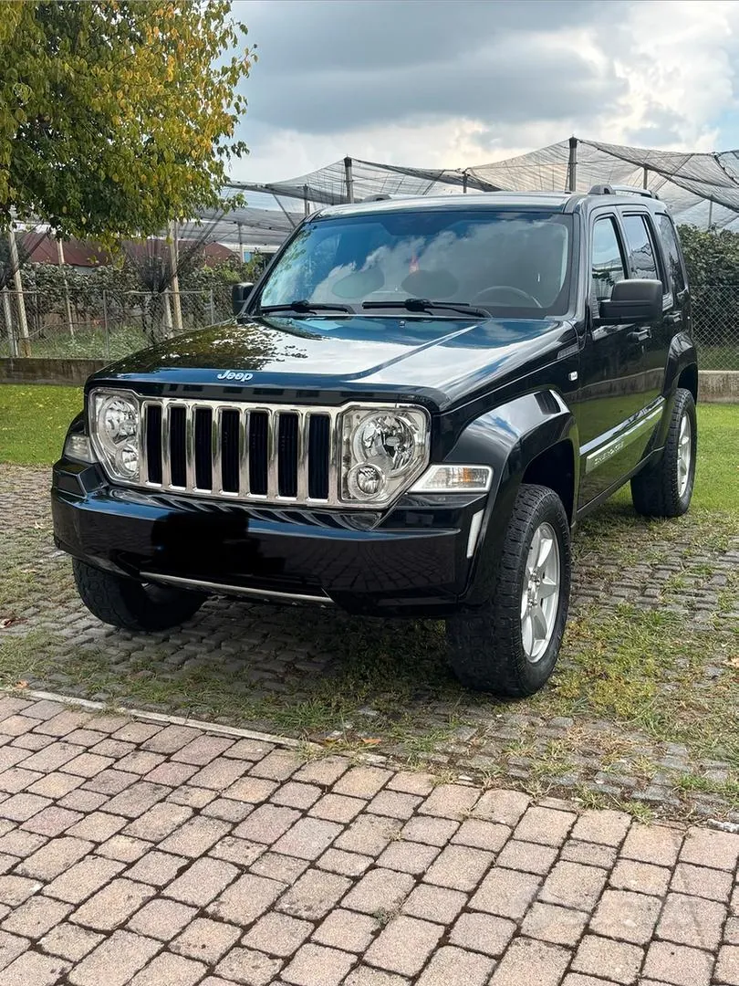 Jeep Cherokee 2011 photo 2