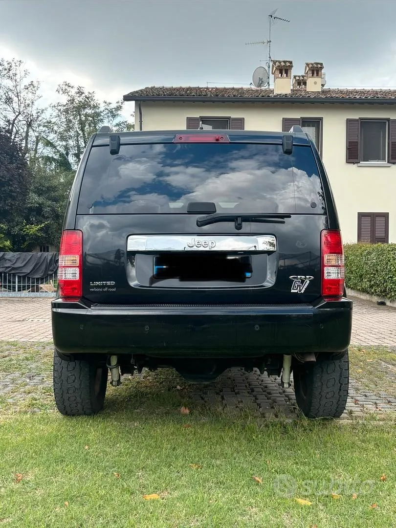 Jeep Cherokee 2011 photo 3