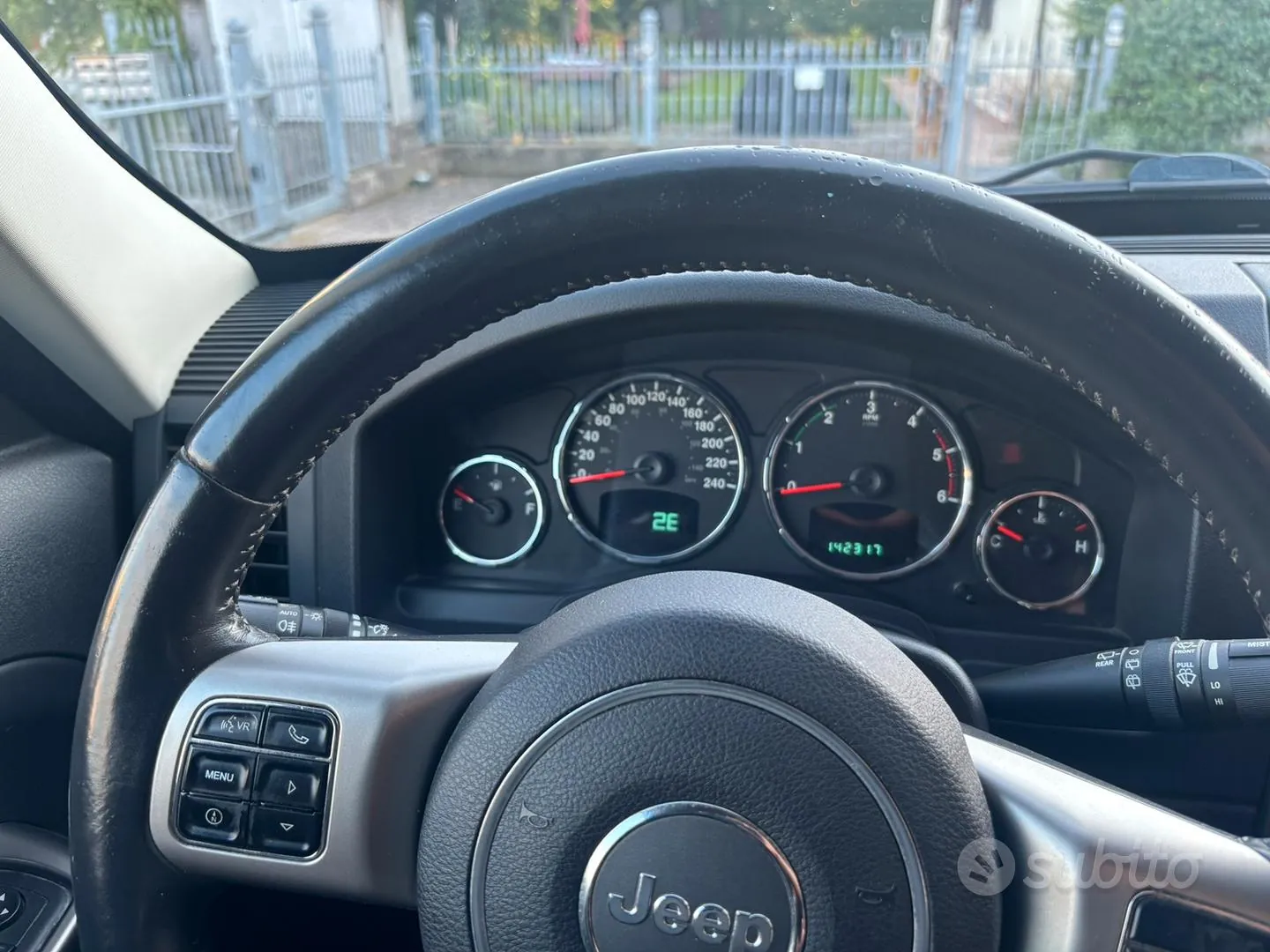 Jeep Cherokee 2011 photo 4