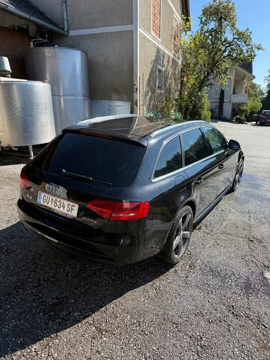 Audi A4 2009 photo 2