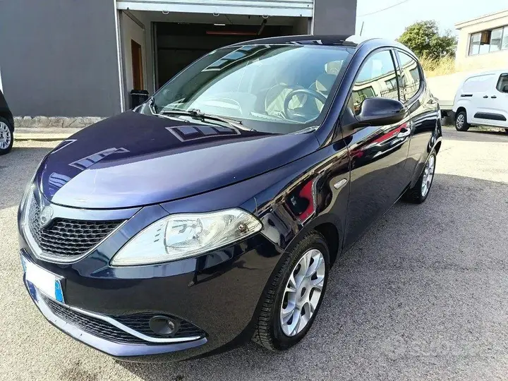 Lancia Ypsilon