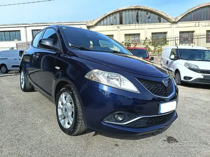Lancia Ypsilon 2015 photo 2
