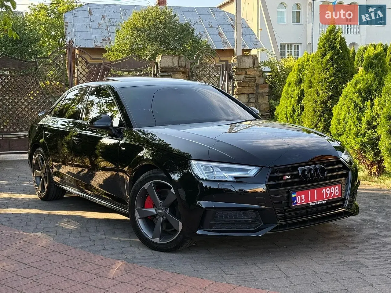 Audi A4 2018 photo 2