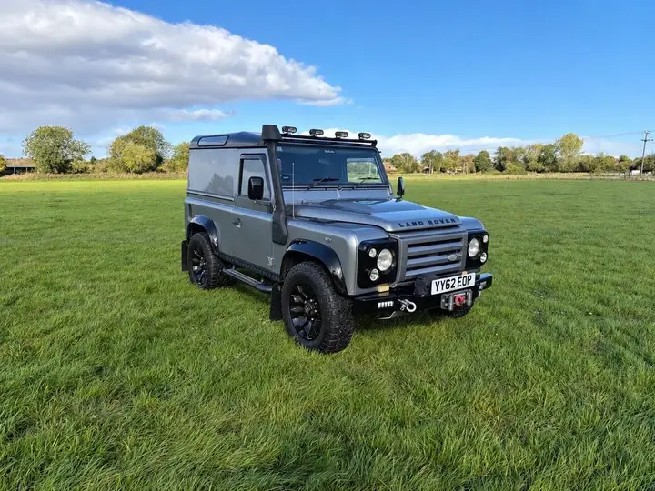 Land Rover Defender 90