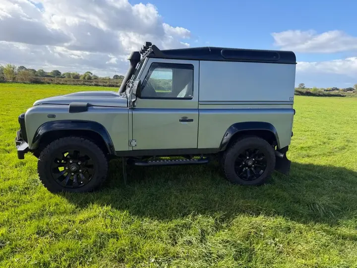 Land Rover Defender 90 2012 photo 4