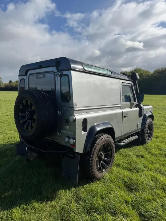 Land Rover Defender 90 2012 photo 3