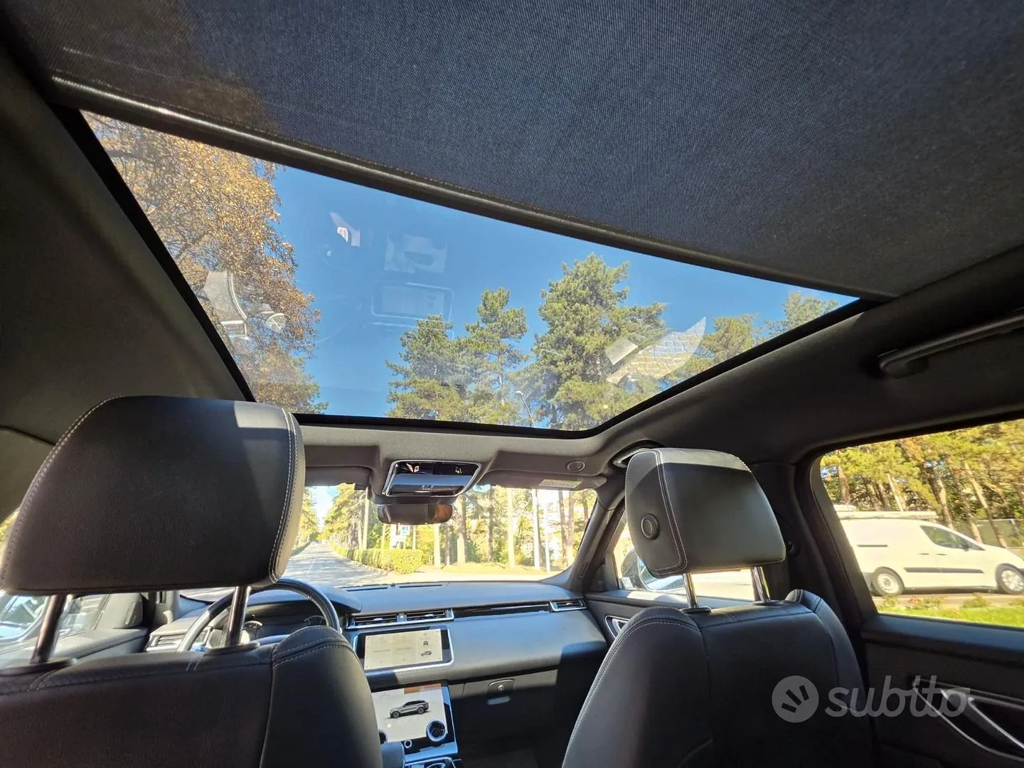 Land Rover Range Rover Velar 2022 photo 5