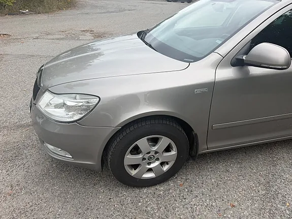 Skoda Octavia 2012 photo 2