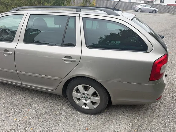 Skoda Octavia 2012 photo 4
