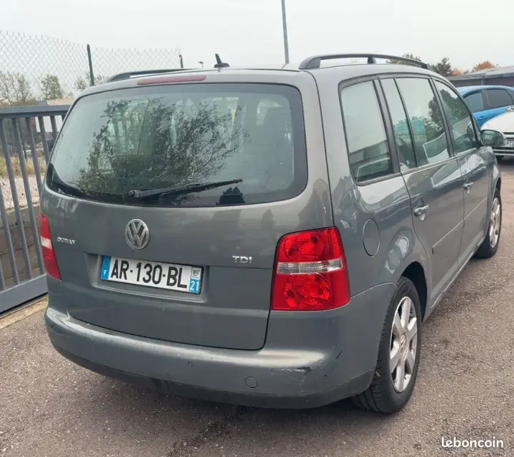 Volkswagen Touran 2006 photo 2