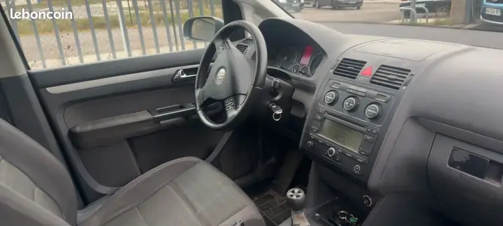 Volkswagen Touran 2006 photo 3