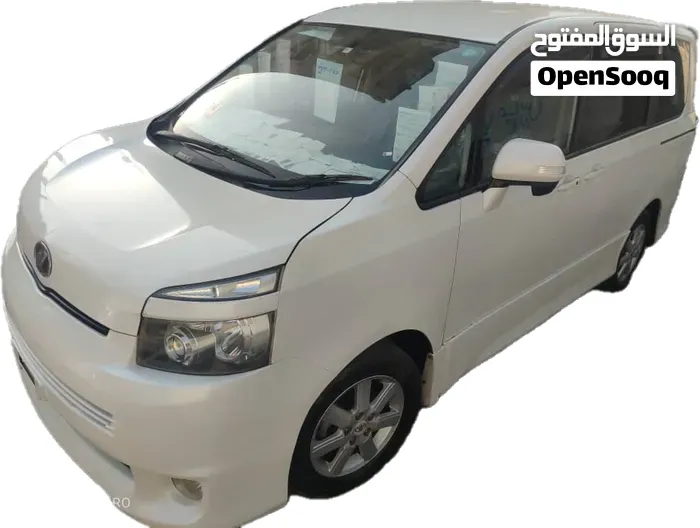 Toyota Voxy 2008 photo 2