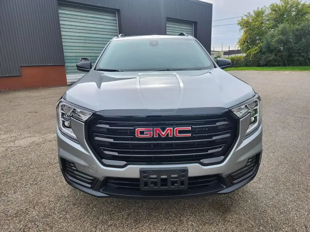 GMC Terrain 2024 photo 2