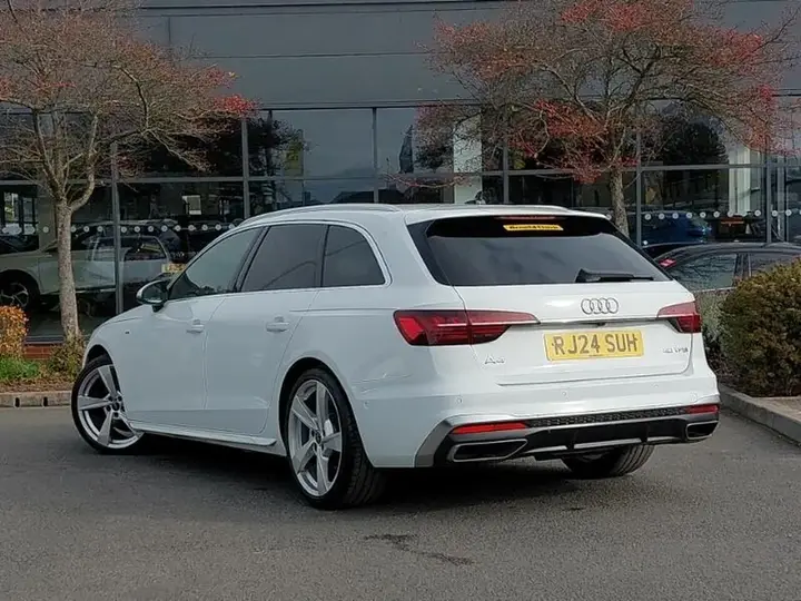Audi A4 Avant 2024 photo 2