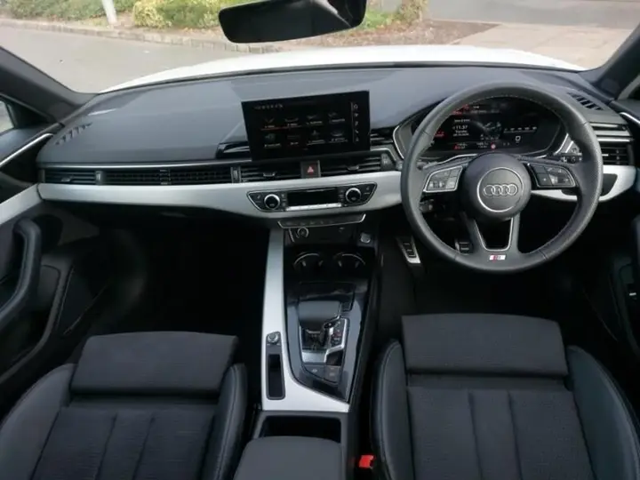 Audi A4 Avant 2024 photo 3