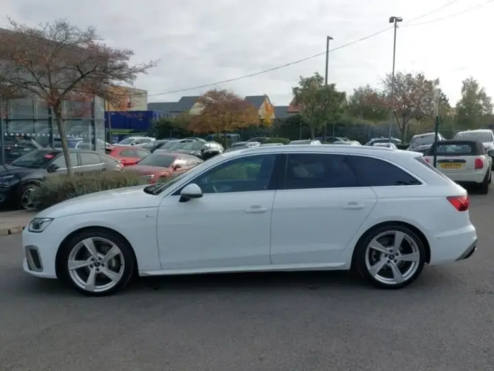Audi A4 Avant 2024 photo 4