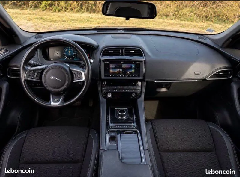 Jaguar F-Pace 2018 photo 4