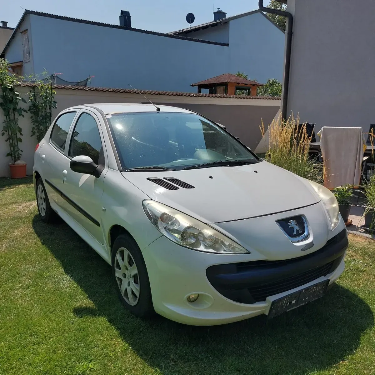 Peugeot 206 2012 photo 3