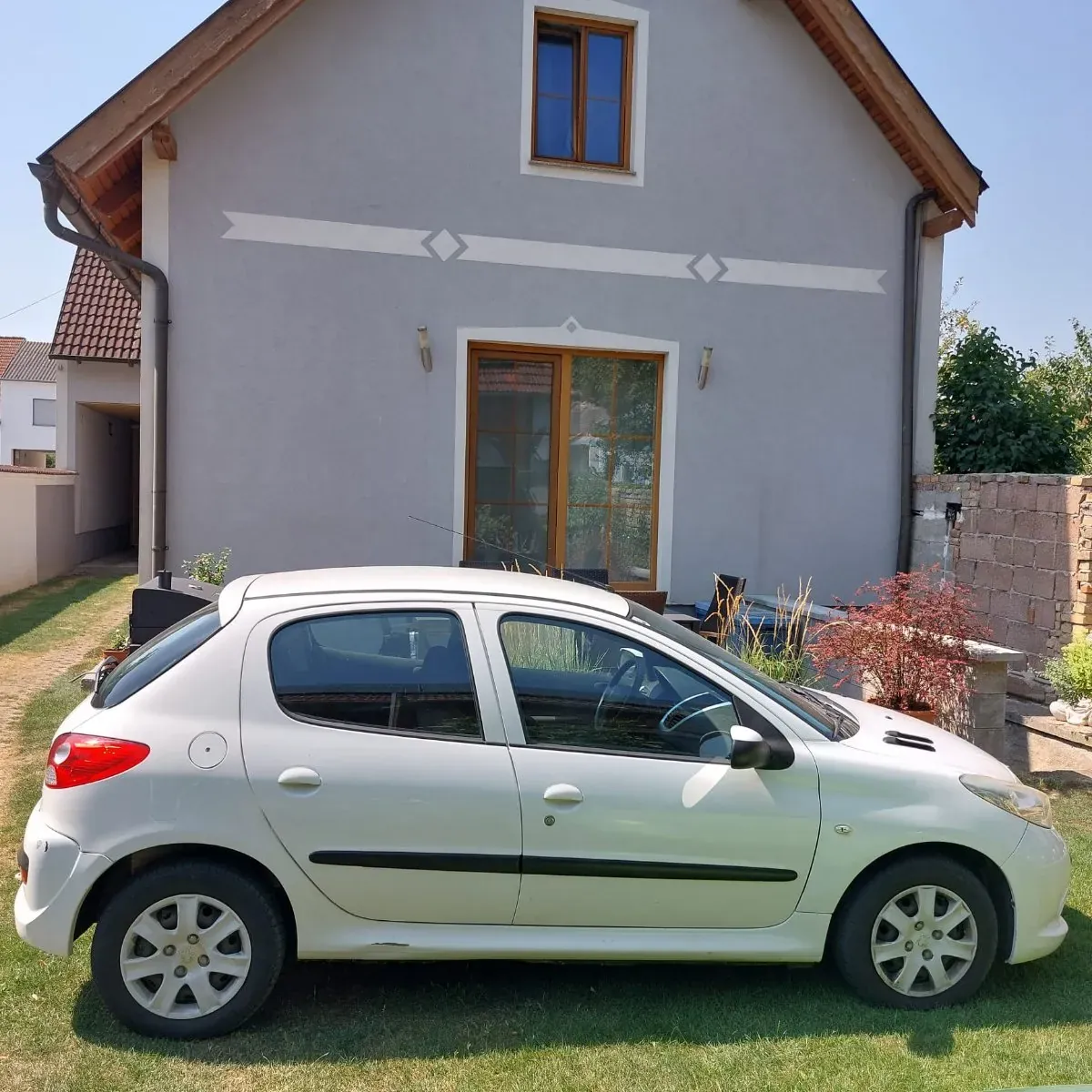 Peugeot 206 2012 photo 2
