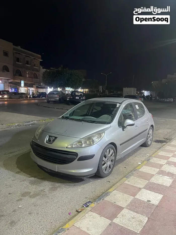 Peugeot 207 2009 photo 2