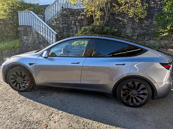 Tesla Model Y 2024 photo 3