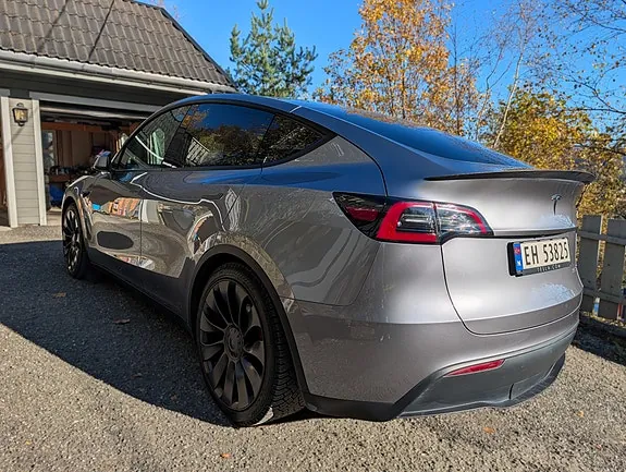 Tesla Model Y 2024 photo 2