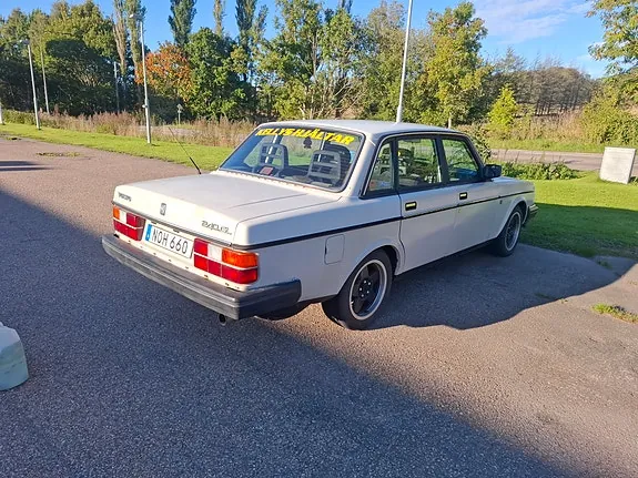 Volvo 240 1988 photo 2