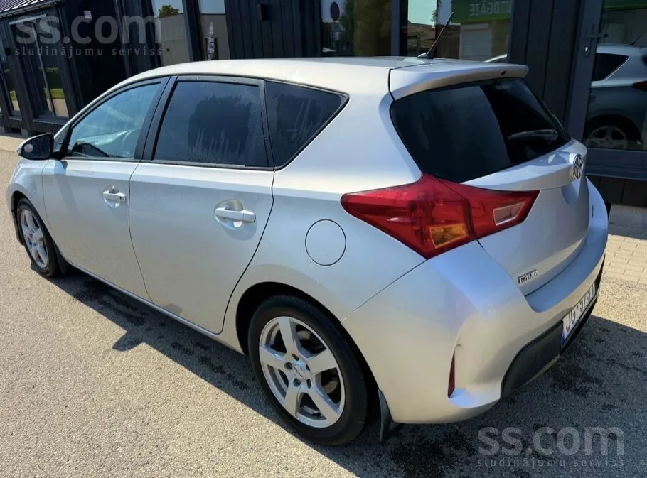 Toyota Auris 2013 photo 4