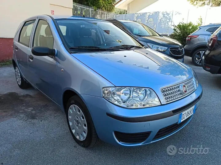 Fiat Punto 2009 photo 2