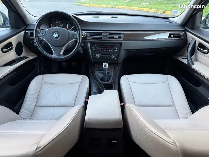 BMW 3 Series 2011 photo 3