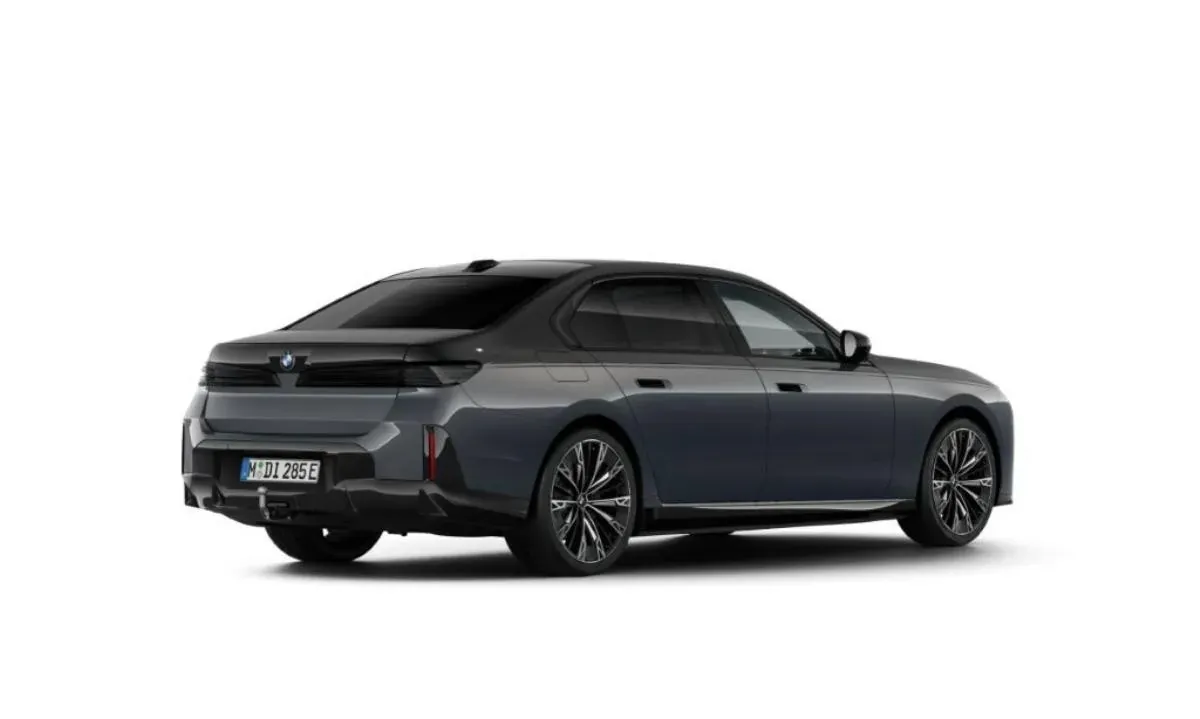 BMW I7 photo 3