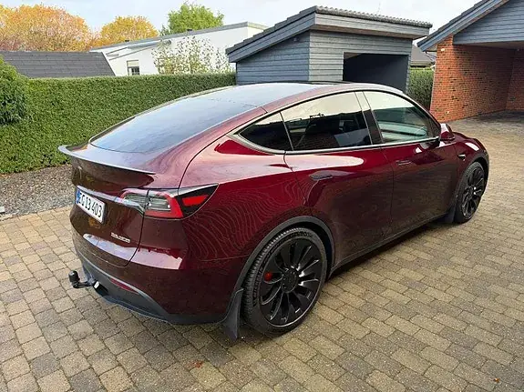 Tesla Model Y 2025 photo 5