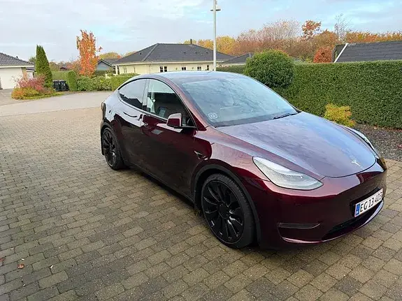 Tesla Model Y 2025 photo 3