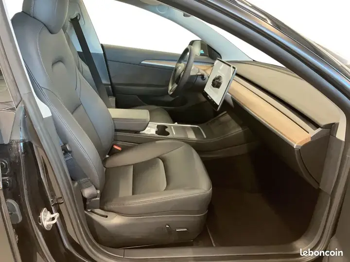 Tesla Model 3 2023 photo 4
