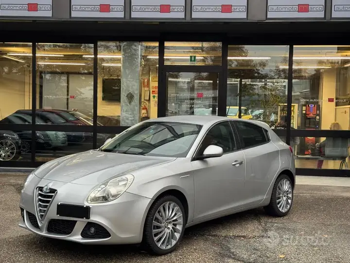 Alfa Romeo Giulietta 2013 photo 2