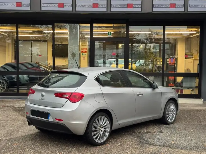 Alfa Romeo Giulietta 2013 photo 4