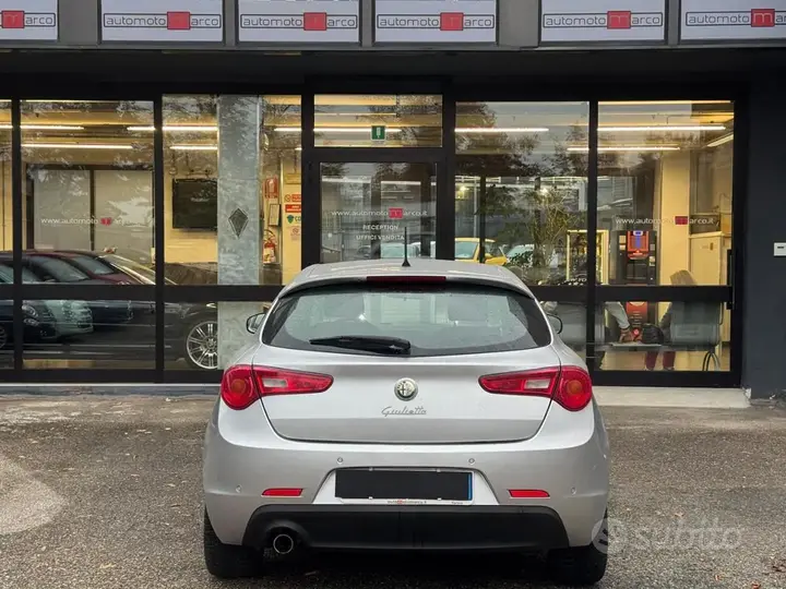 Alfa Romeo Giulietta 2013 photo 5