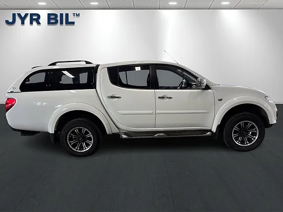 Mitsubishi L200 2014 photo 2